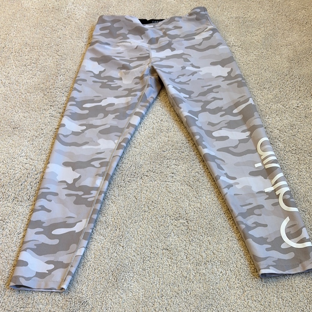 Women’s Calvin Klein Logo Camo Leggings- Capri